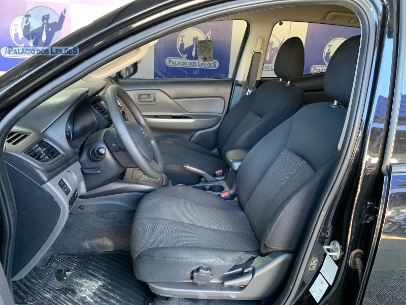 Lote 303 - MMC TRITON SP OUTD GLS A