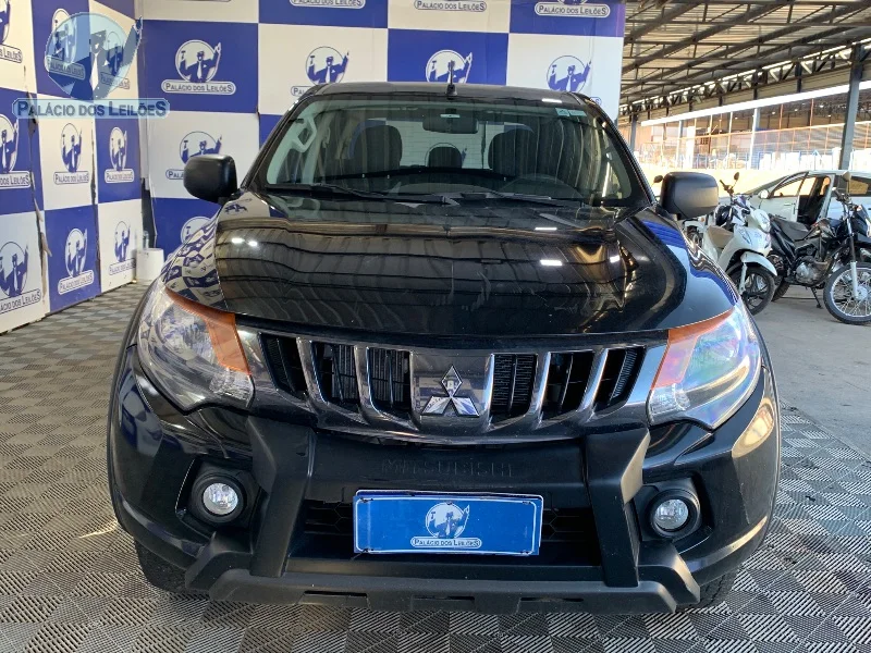 Lote 303 - MMC TRITON SP OUTD GLS A