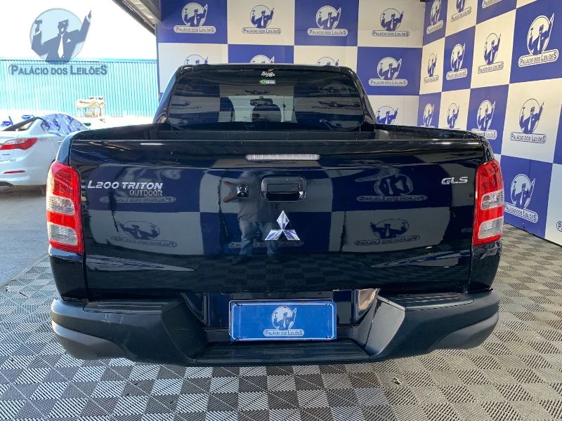 Lote 303 - MMC TRITON SP OUTD GLS A